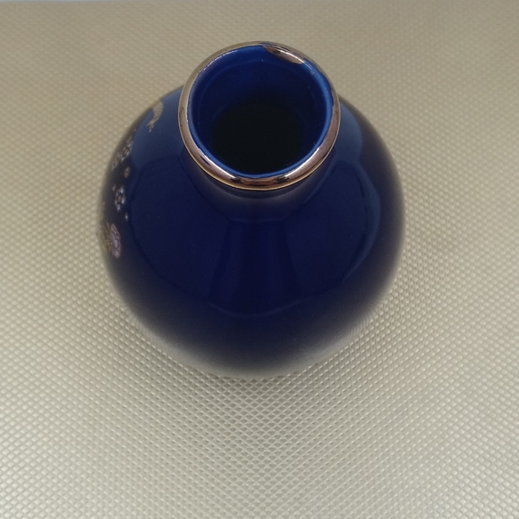 Small Japanese Style Vase, Cobalt Blue, Gold Rim with Peacock Design - Picture 6 of 11
